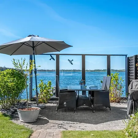 Nyaraló Stilla - 150m From The Sea By Interhome Hejls