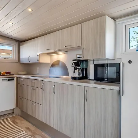 Stilla - 150m From The Sea By Interhome